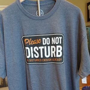 Gray Graphic T-Shirt with 'Do Not Disturb' Print